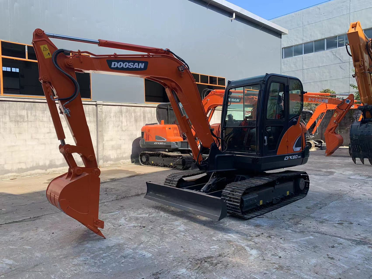 DOOSAN Mini Excavator Doosan DX60, DX55 - Kāpurķēžu ekskavators: foto 4 DOOSAN Mini Excavator Doosan DX60, DX55 - Kāpurķēžu ekskavators: foto 4
