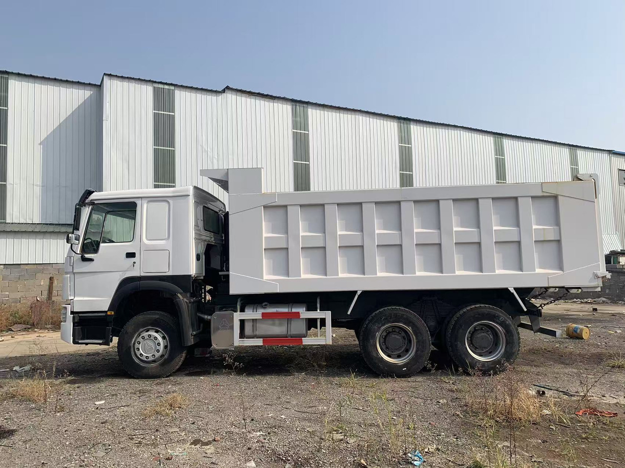 Howo Secondhand Commercial Vehicle 10-wheels HOWO Dumper Truck 6x4 Left Hand Drive Tipper Truck - Kravas automašīna pašizgāzējs: foto 1 Howo Secondhand Commercial Vehicle 10-wheels HOWO Dumper Truck 6x4 Left Hand Drive Tipper Truck - Kravas automašīna pašizgāzējs: foto 1