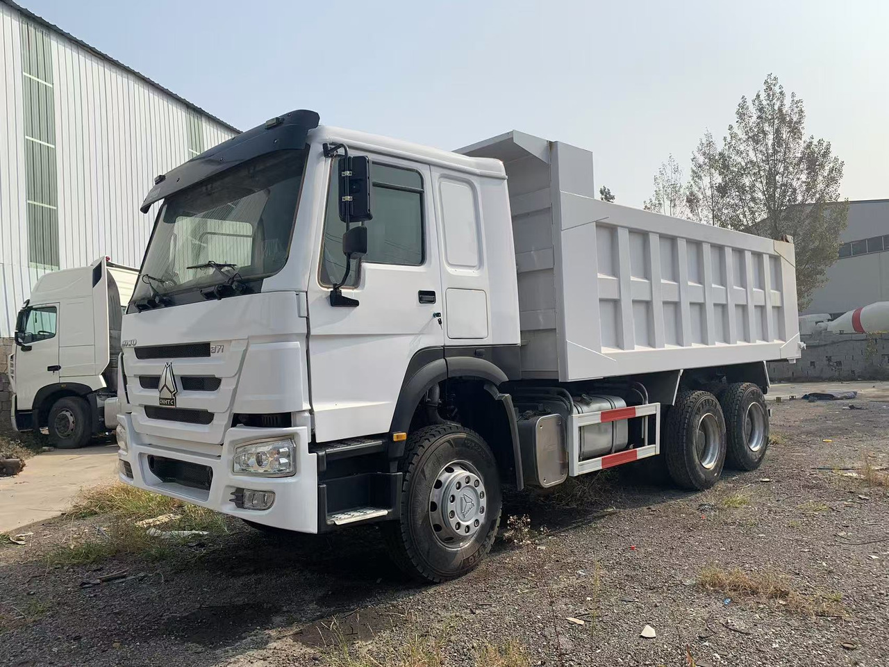 Howo Secondhand Commercial Vehicle 10-wheels HOWO Dumper Truck 6x4 Left Hand Drive Tipper Truck - Kravas automašīna pašizgāzējs: foto 3 Howo Secondhand Commercial Vehicle 10-wheels HOWO Dumper Truck 6x4 Left Hand Drive Tipper Truck - Kravas automašīna pašizgāzējs: foto 3