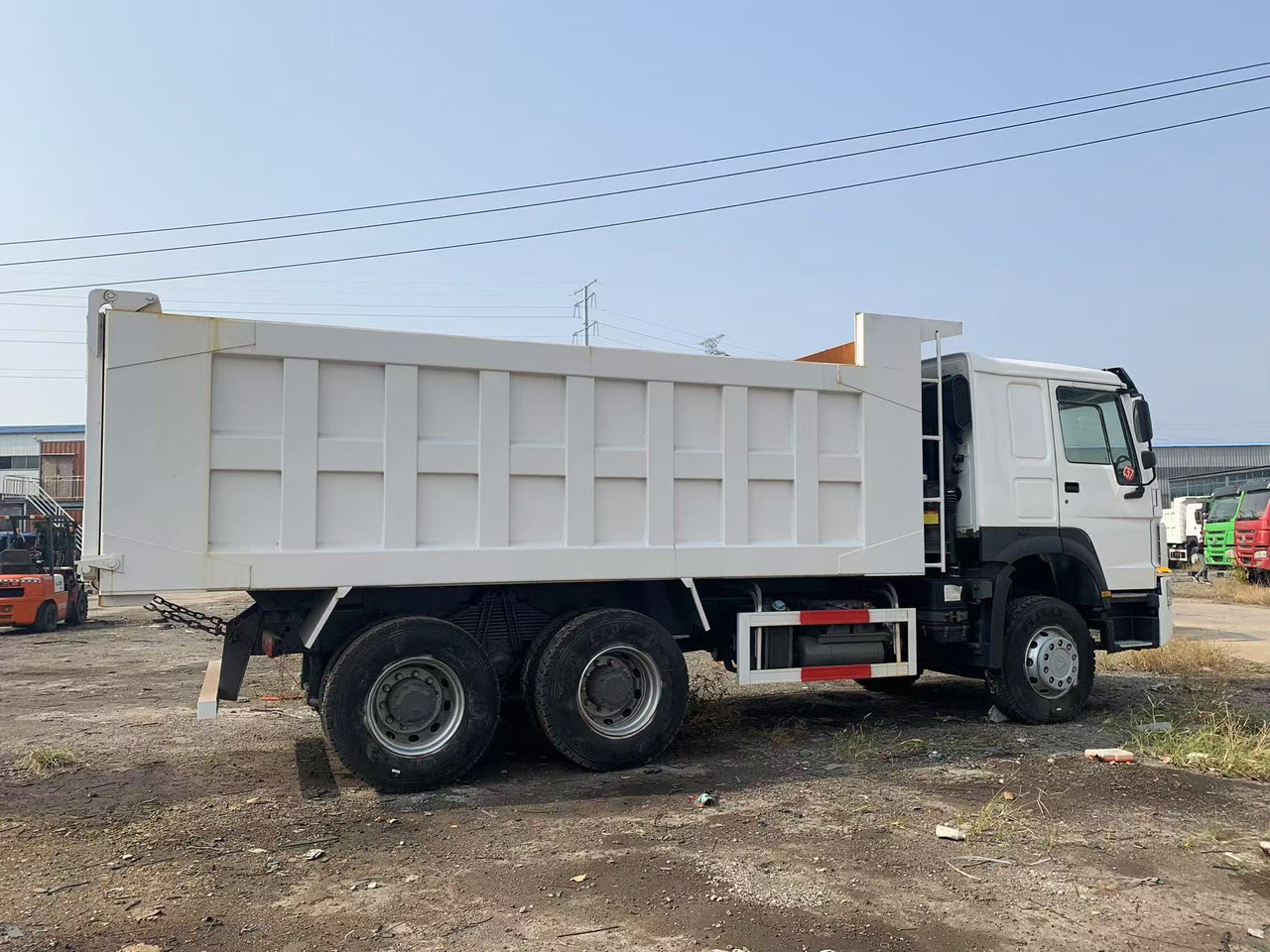 Howo Secondhand Commercial Vehicle 10-wheels HOWO Dumper Truck 6x4 Left Hand Drive Tipper Truck - Kravas automašīna pašizgāzējs: foto 2 Howo Secondhand Commercial Vehicle 10-wheels HOWO Dumper Truck 6x4 Left Hand Drive Tipper Truck - Kravas automašīna pašizgāzējs: foto 2