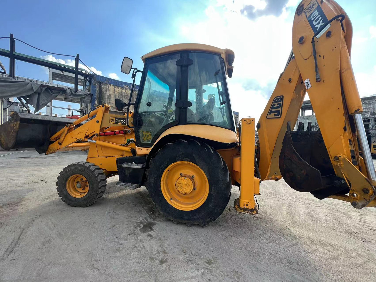 JCB 3CX Original Condition Used Backhoe Loader with Extendable Boom - Ekskavators-iekrāvējs: foto 1 JCB 3CX Original Condition Used Backhoe Loader with Extendable Boom - Ekskavators-iekrāvējs: foto 1