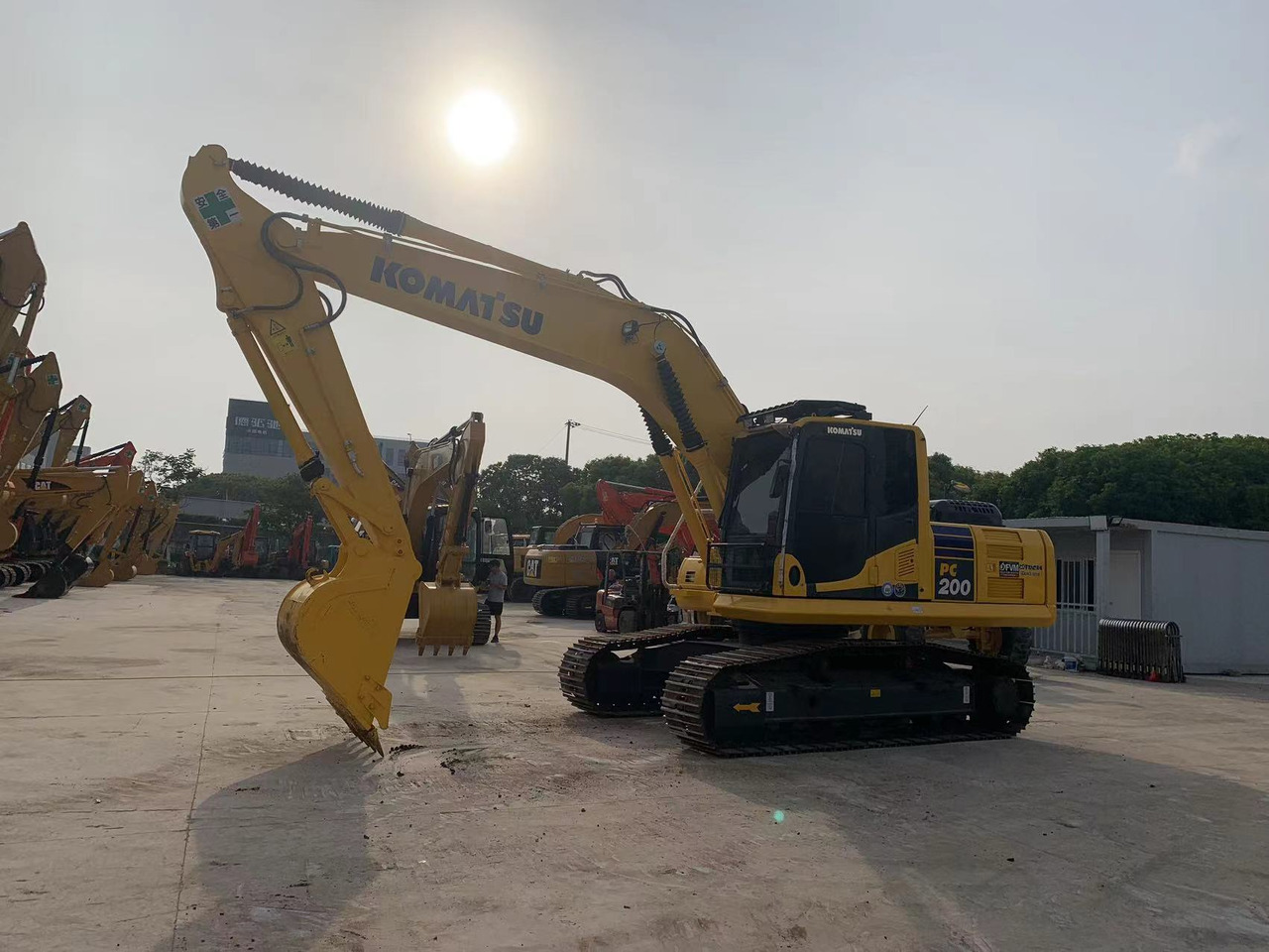 Komatsu 20 ton Excavator PC200-7, PC200-8 with Hydraulic Hammer - Kāpurķēžu ekskavators: foto 3 Komatsu 20 ton Excavator PC200-7, PC200-8 with Hydraulic Hammer - Kāpurķēžu ekskavators: foto 3