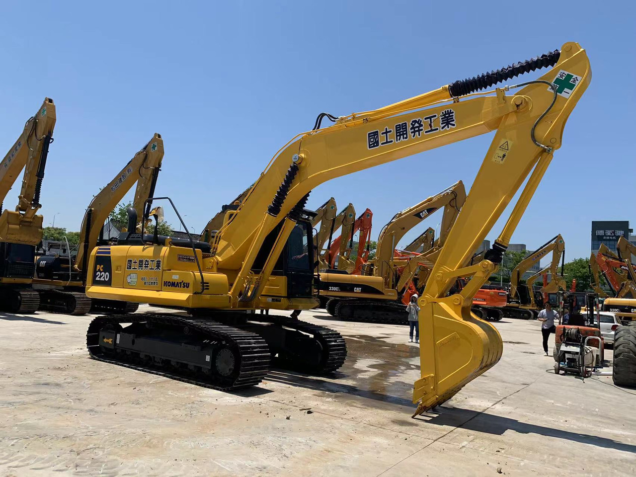 Komatsu Excavator PC220 Good Condition 22 ton Digger - Kāpurķēžu ekskavators: foto 3 Komatsu Excavator PC220 Good Condition 22 ton Digger - Kāpurķēžu ekskavators: foto 3