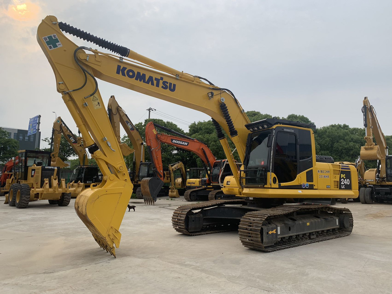 Komatsu PC240, PC220 Secondhand Excavator Good Price - Kāpurķēžu ekskavators: foto 3 Komatsu PC240, PC220 Secondhand Excavator Good Price - Kāpurķēžu ekskavators: foto 3