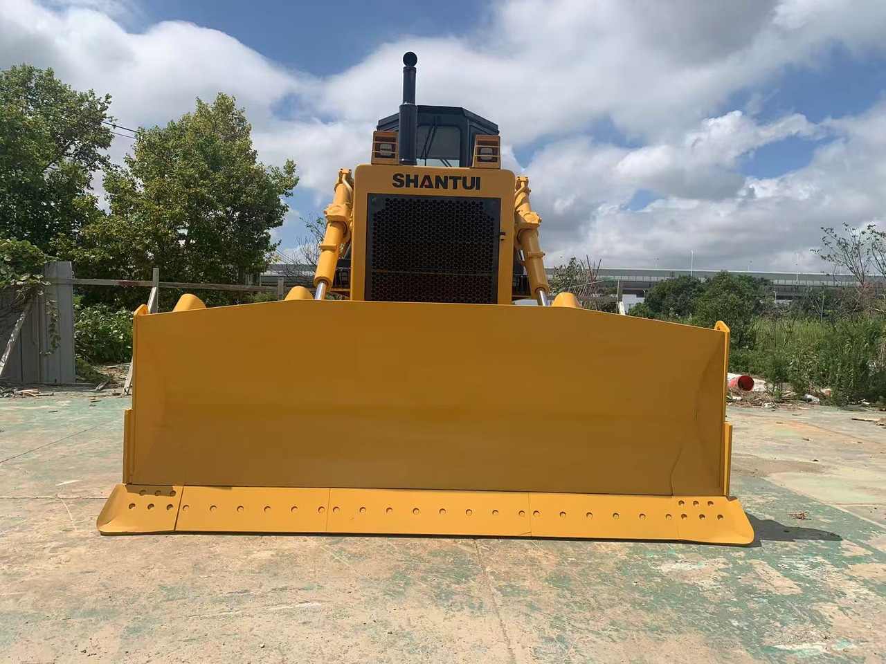 SHANTUI Bulldozer SD22, SD32, SD16 Secondhand Condition - Buldozers: foto 1 SHANTUI Bulldozer SD22, SD32, SD16 Secondhand Condition - Buldozers: foto 1