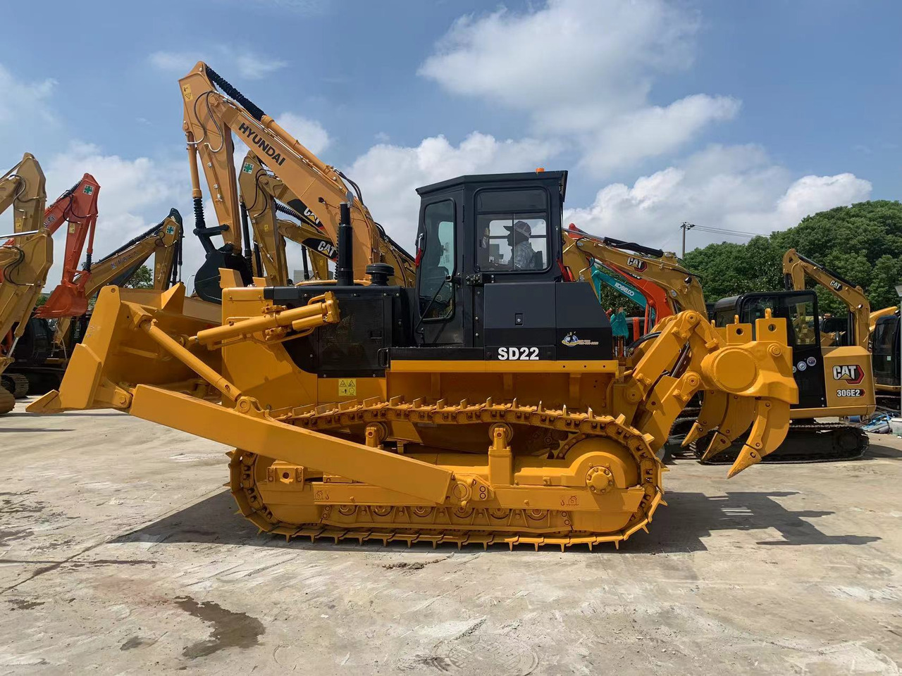 SHANTUI Bulldozer SD22, SD32 Secondhand Tracked Tactor - Buldozers: foto 2 SHANTUI Bulldozer SD22, SD32 Secondhand Tracked Tactor - Buldozers: foto 2