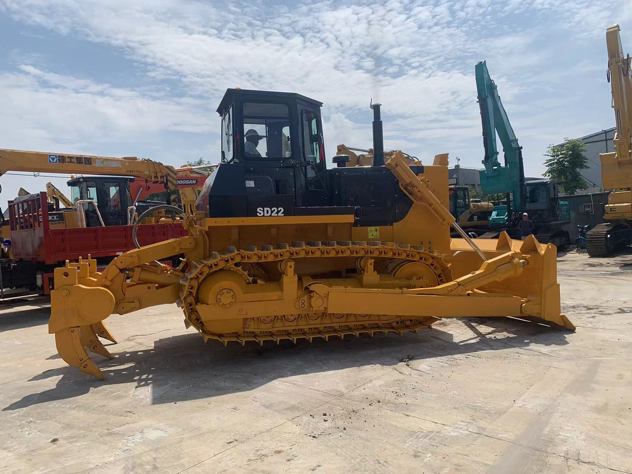 SHANTUI Bulldozer SD22, SD32 Secondhand Tracked Tactor - Buldozers: foto 1 SHANTUI Bulldozer SD22, SD32 Secondhand Tracked Tactor - Buldozers: foto 1