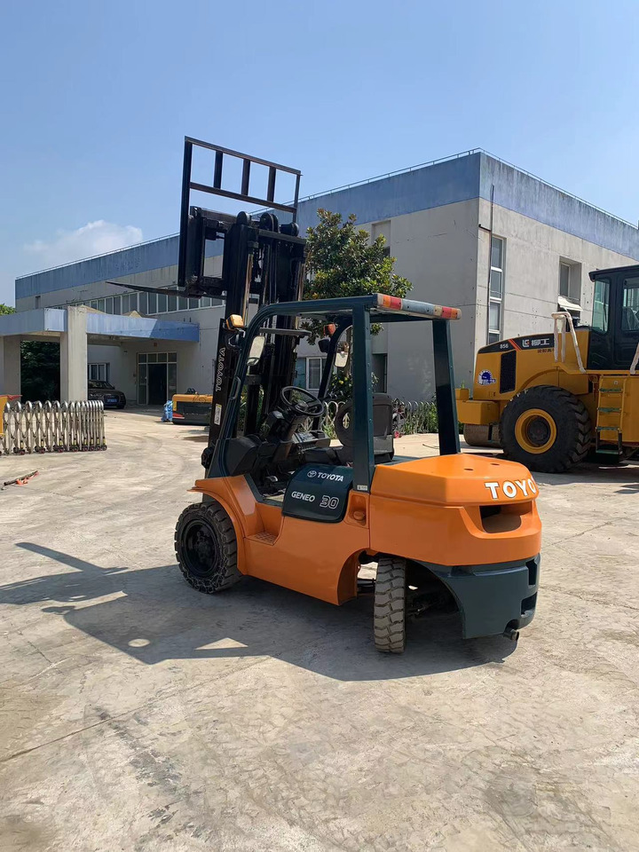 Toyota 3 ton Forklift FD30 Good Price Used Forklift with Side Shifter - Dīzeļiekrāvējs: foto 1 Toyota 3 ton Forklift FD30 Good Price Used Forklift with Side Shifter - Dīzeļiekrāvējs: foto 1