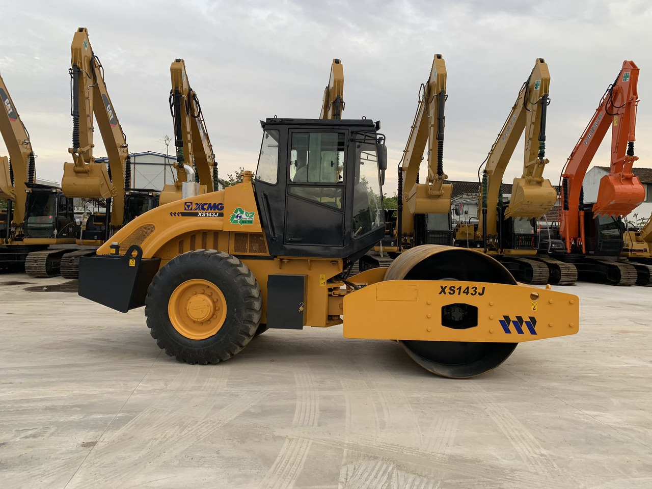 XCMG XS143J Vibratory Road roller Secondhand Condition - Ceļu veltnis: foto 4 XCMG XS143J Vibratory Road roller Secondhand Condition - Ceļu veltnis: foto 4
