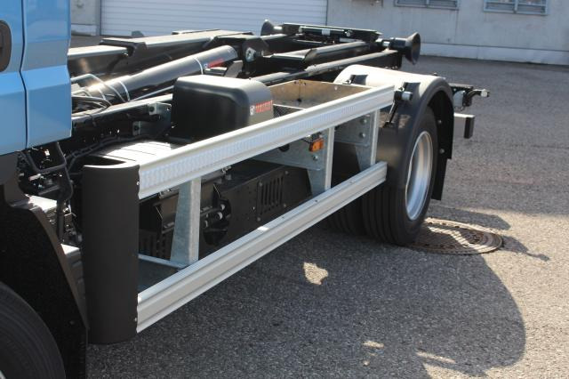 FUSO 9C18E - Pacēlājs ar āķi: foto 3 FUSO 9C18E - Pacēlājs ar āķi: foto 3