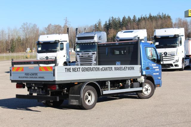 FUSO Canter 4C15E M - BATT. - Automašīna ar kravas platformu: foto 3 FUSO Canter 4C15E M - BATT. - Automašīna ar kravas platformu: foto 3