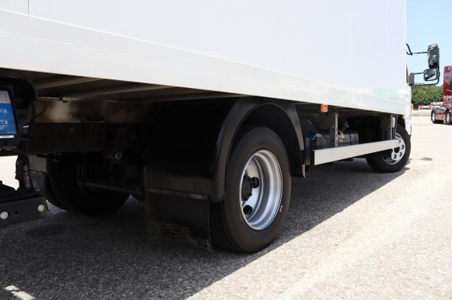 FUSO Canter 7C18 AMT - Furgons ar slēgtā virsbūve: foto 4 FUSO Canter 7C18 AMT - Furgons ar slēgtā virsbūve: foto 4