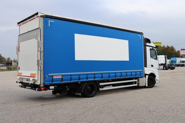Mercedes-Benz Actros 1833 L nR - Kravas automašīna ar tentu: foto 3 Mercedes-Benz Actros 1833 L nR - Kravas automašīna ar tentu: foto 3