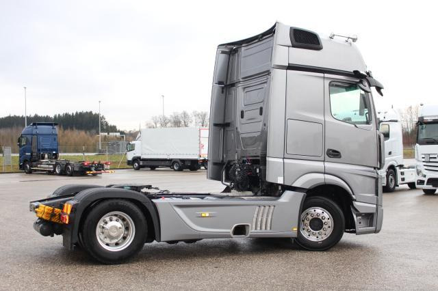 Mercedes-Benz Actros 1853 LS - Vilcējs: foto 3 Mercedes-Benz Actros 1853 LS - Vilcējs: foto 3