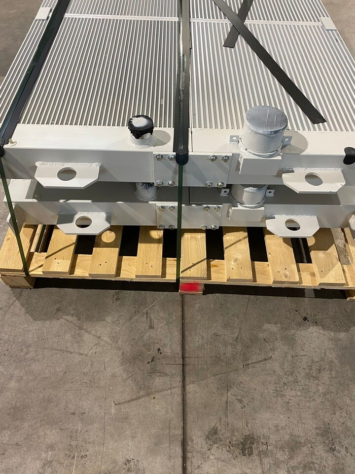 O&K Terex Water radiator RH120 Cat 6030 3672533 1459344 533-9472 - Radiators - Kravas automašīna: foto 2 O&K Terex Water radiator RH120 Cat 6030 3672533 1459344 533-9472 - Radiators - Kravas automašīna: foto 2