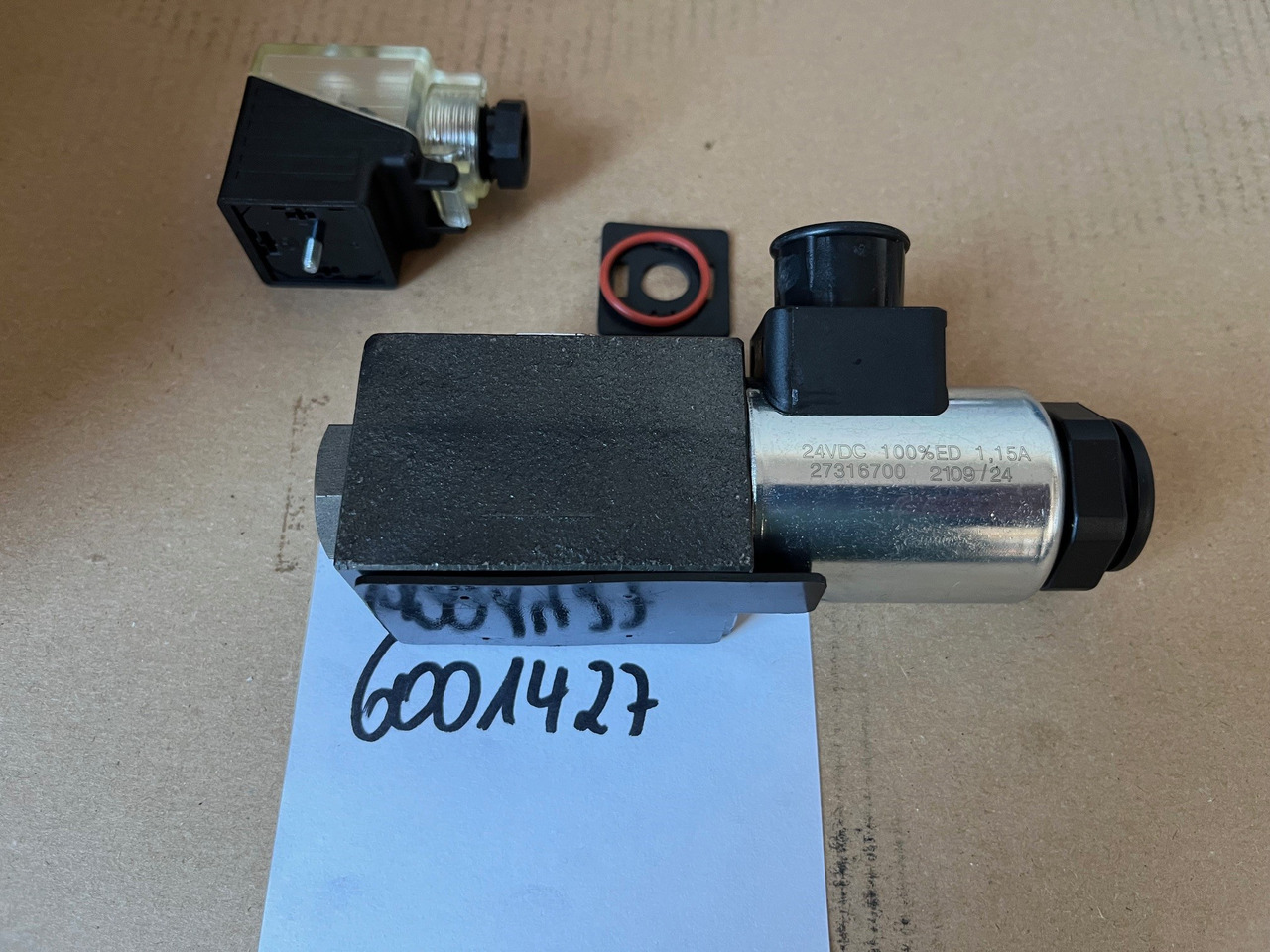 O&K Terex RH120 RH170 RH200 RH340 Valve 6001427 1467499 534-9304 Plate 6001750 4027321 535-2092 - Rezerves daļa - Ekskavators: foto 1 O&K Terex RH120 RH170 RH200 RH340 Valve 6001427 1467499 534-9304 Plate 6001750 4027321 535-2092 - Rezerves daļa - Ekskavators: foto 1