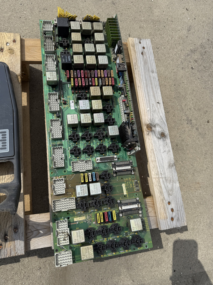 Atlas 1504 - Elektroniskais vadības bloks (ECU) - Riteņu ekskavators: foto 3 Atlas 1504 - Elektroniskais vadības bloks (ECU) - Riteņu ekskavators: foto 3