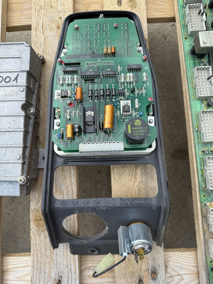 Atlas 1504 - Elektroniskais vadības bloks (ECU) - Riteņu ekskavators: foto 5 Atlas 1504 - Elektroniskais vadības bloks (ECU) - Riteņu ekskavators: foto 5