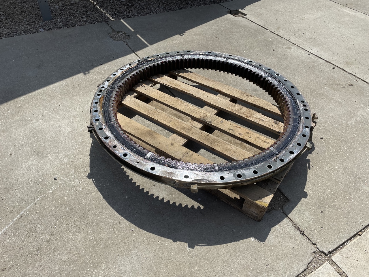 LIEBHERR R906 - Devēja gredzens - Ekskavators: foto 2 LIEBHERR R906 - Devēja gredzens - Ekskavators: foto 2