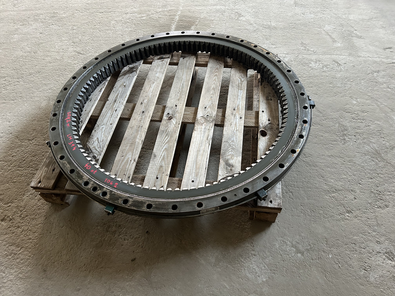 Liebherr A314 litronic - Devēja gredzens - Ekskavators: foto 1 Liebherr A314 litronic - Devēja gredzens - Ekskavators: foto 1