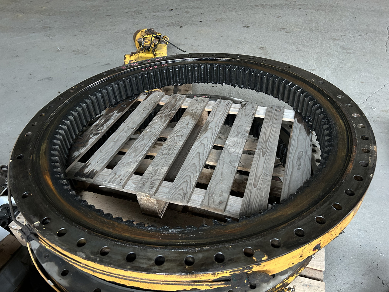 Liebherr R914, R924 - Devēja gredzens - Ekskavators: foto 1 Liebherr R914, R924 - Devēja gredzens - Ekskavators: foto 1