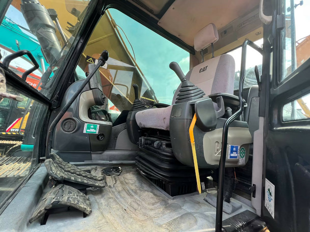 Kāpurķēžu ekskavators 2020 Caterpillar 323D: foto 10