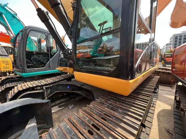 Kāpurķēžu ekskavators 2020 Caterpillar 323D: foto 13