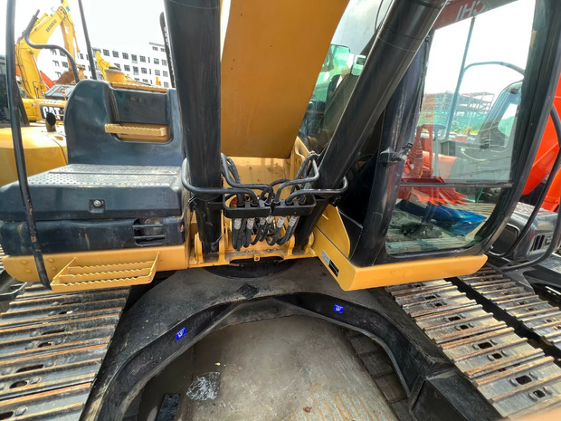 Kāpurķēžu ekskavators 2020 Caterpillar 323D: foto 14