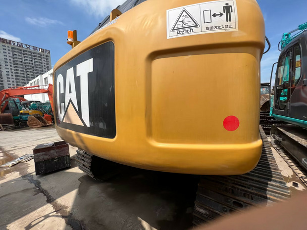Kāpurķēžu ekskavators 2020 Caterpillar 323D: foto 8