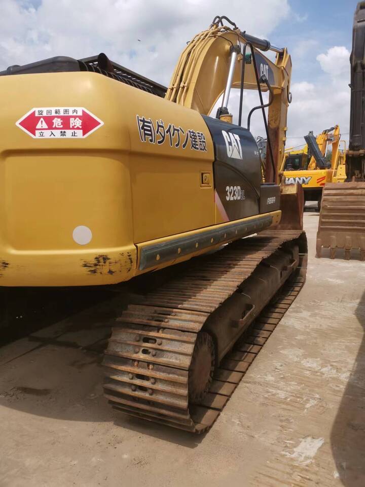 Caterpillar 323D - Kāpurķēžu ekskavators: foto 3 Caterpillar 323D - Kāpurķēžu ekskavators: foto 3