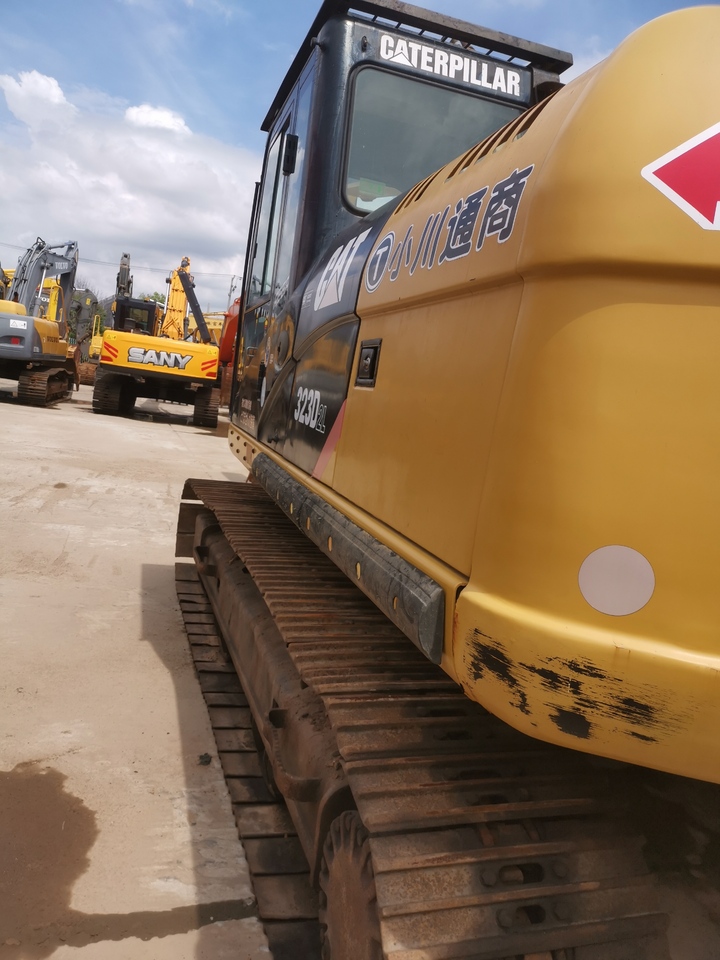 Caterpillar 323D - Kāpurķēžu ekskavators: foto 4 Caterpillar 323D - Kāpurķēžu ekskavators: foto 4