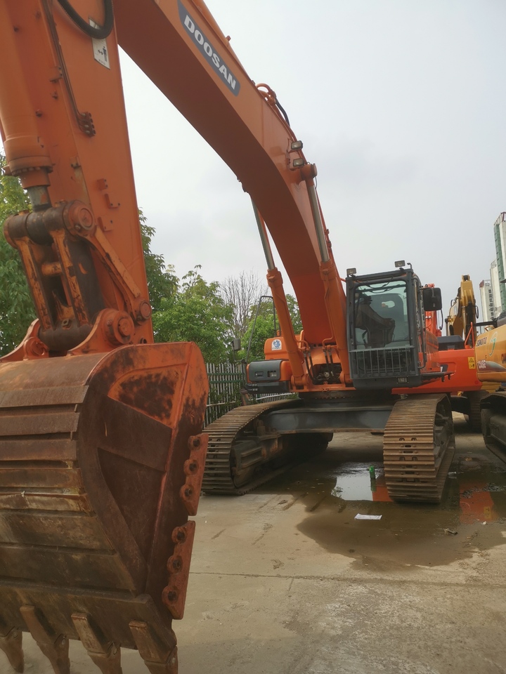 Doosan DX500LC - Kāpurķēžu ekskavators: foto 1 Doosan DX500LC - Kāpurķēžu ekskavators: foto 1