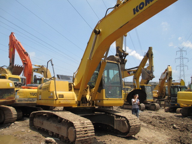 Komatsu PC200-7 - Kāpurķēžu ekskavators: foto 1 Komatsu PC200-7 - Kāpurķēžu ekskavators: foto 1