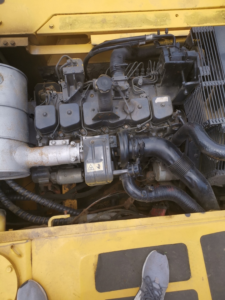 Kāpurķēžu ekskavators Komatsu PC400-8: foto 7