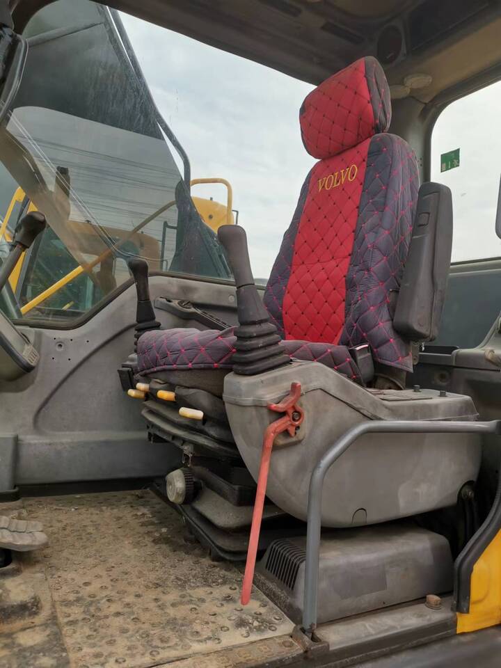 Volvo EC210B - Kāpurķēžu ekskavators: foto 2 Volvo EC210B - Kāpurķēžu ekskavators: foto 2