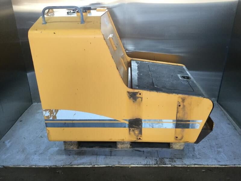 Liebherr A934C Li / R934C / R934 IND - Degvielas tvertne: foto 2 Liebherr A934C Li / R934C / R934 IND - Degvielas tvertne: foto 2