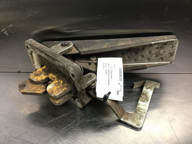 Liebherr Brake Pedal - Pedālis: foto 1 Liebherr Brake Pedal - Pedālis: foto 1