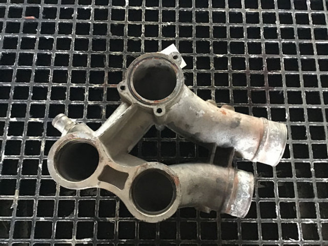 Liebherr Coolant pipe bend - Gaisa kondicionēšanas daļa: foto 2 Liebherr Coolant pipe bend - Gaisa kondicionēšanas daļa: foto 2