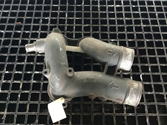 Liebherr Coolant pipe bend - Gaisa kondicionēšanas daļa: foto 1 Liebherr Coolant pipe bend - Gaisa kondicionēšanas daļa: foto 1