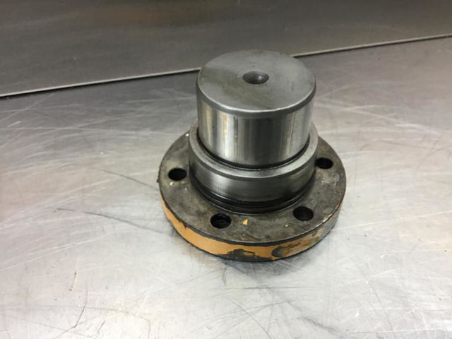 Liebherr Flange - Dzesēšanas šķidruma sūknis: foto 1 Liebherr Flange - Dzesēšanas šķidruma sūknis: foto 1
