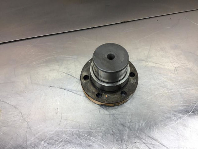 Liebherr Flange - Dzesēšanas šķidruma sūknis: foto 2 Liebherr Flange - Dzesēšanas šķidruma sūknis: foto 2