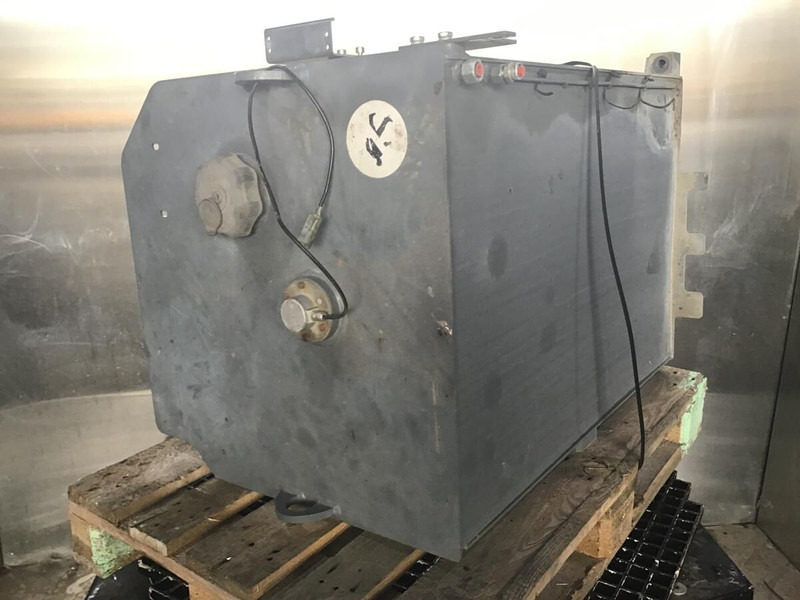 Liebherr Fuel Tank - Degvielas tvertne: foto 3 Liebherr Fuel Tank - Degvielas tvertne: foto 3