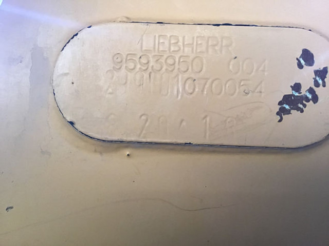 Liebherr Fuel Tank - Degvielas tvertne: foto 2 Liebherr Fuel Tank - Degvielas tvertne: foto 2