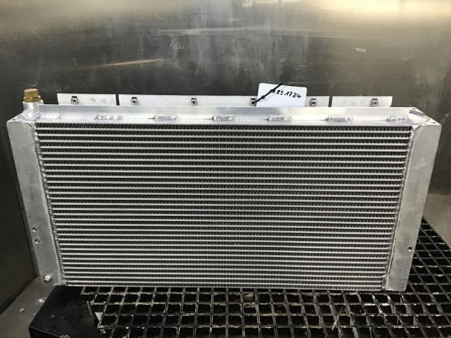 Liebherr Oil Cooler - Eļļas dzesētājs: foto 1 Liebherr Oil Cooler - Eļļas dzesētājs: foto 1