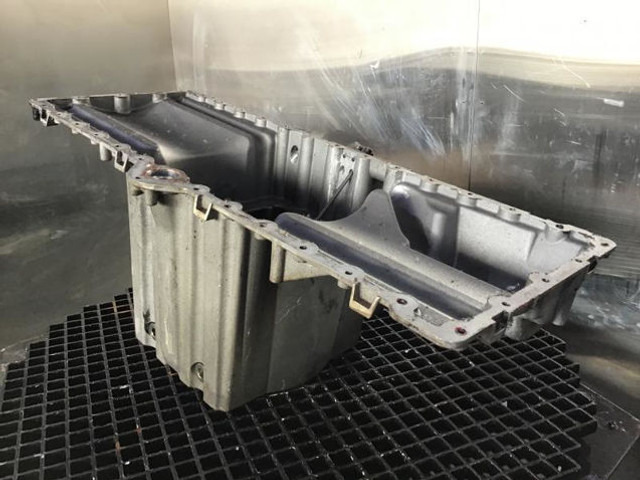 Liebherr Oil Sump - Karteris: foto 1 Liebherr Oil Sump - Karteris: foto 1