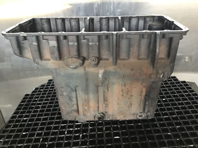 Liebherr Oil Sump - Karteris: foto 3 Liebherr Oil Sump - Karteris: foto 3