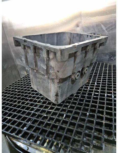 Liebherr Oil Sump - Karteris: foto 2 Liebherr Oil Sump - Karteris: foto 2