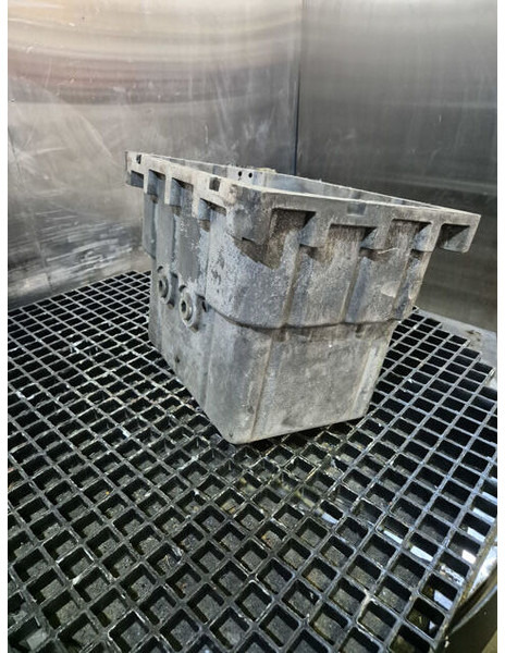 Liebherr Oil Sump - Karteris: foto 1 Liebherr Oil Sump - Karteris: foto 1