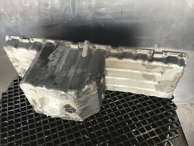 Liebherr Oil Sump - Karteris: foto 3 Liebherr Oil Sump - Karteris: foto 3