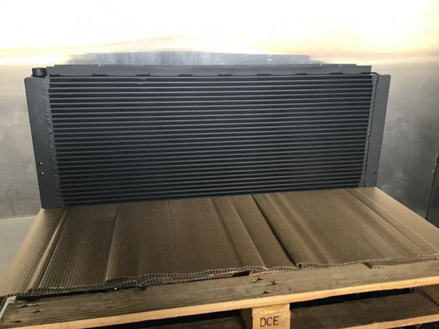 Liebherr Oilcooler - Eļļas dzesētājs: foto 3 Liebherr Oilcooler - Eļļas dzesētājs: foto 3